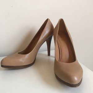 Nine West nude pumps